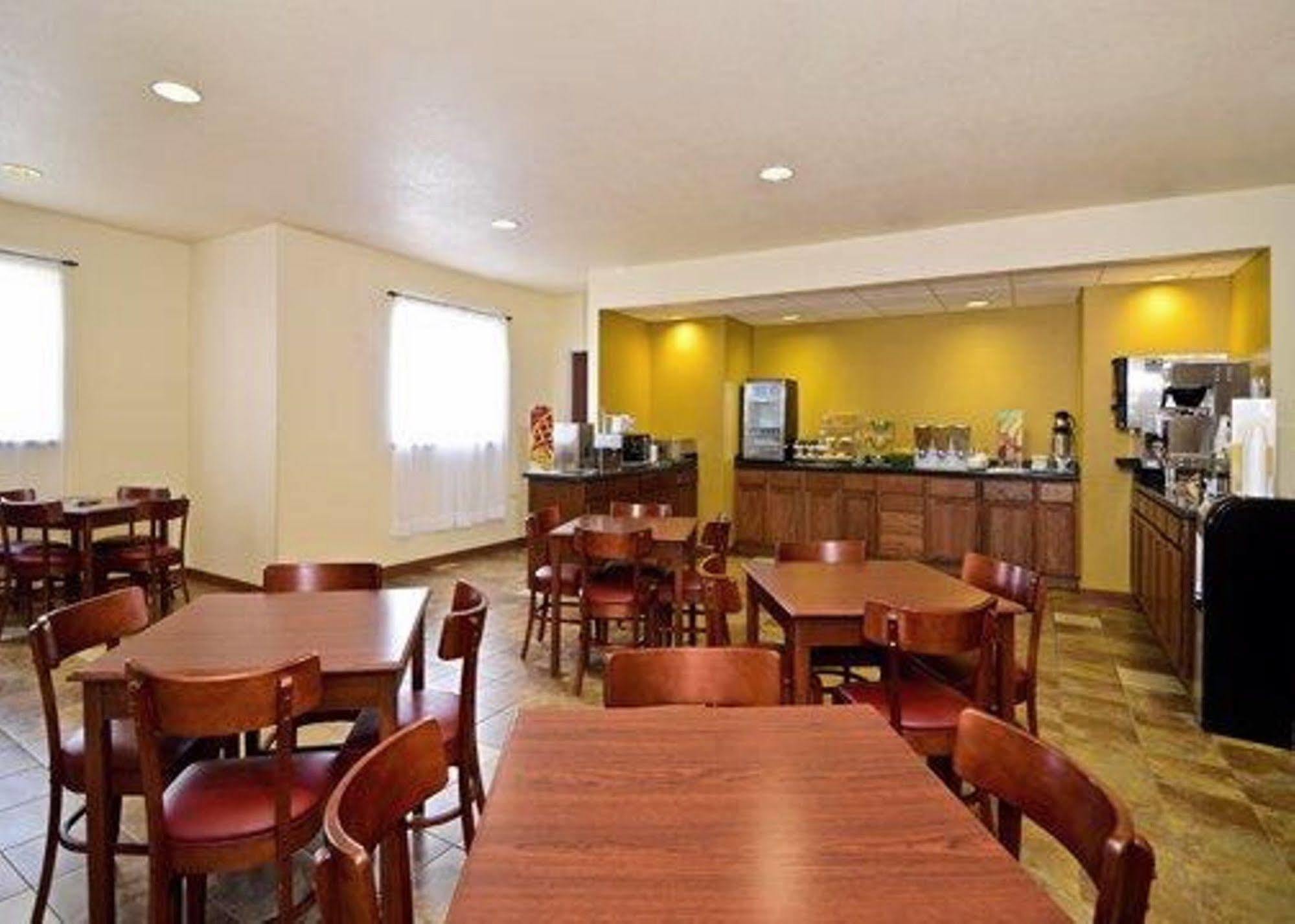 Quality Inn & Suites 파크시티 레스토랑 사진