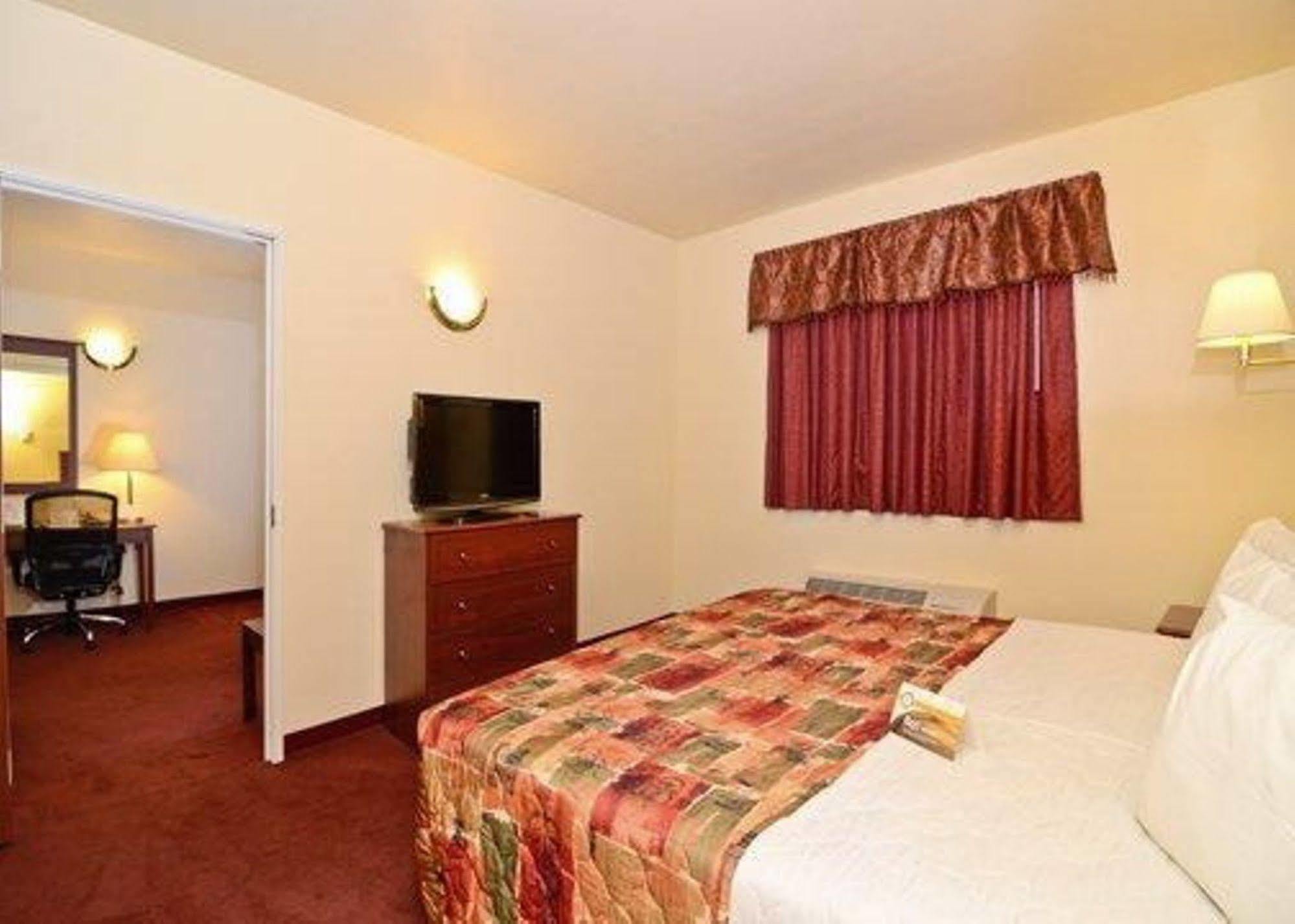 Quality Inn & Suites 파크시티 외부 사진